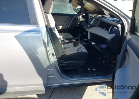 2017 Toyota Rav4 Xle z USA, uszkodzony, nr VIN 2T3WFREV8HW346760